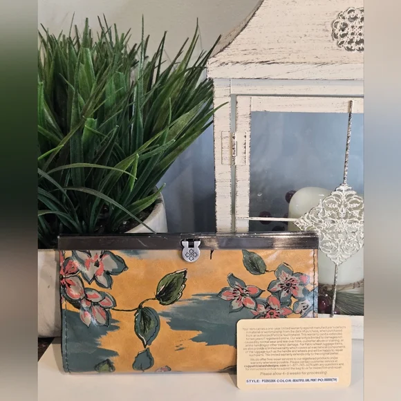 Patricia Nash "Beautiful Girl" Wallet - Picture 3 of 5